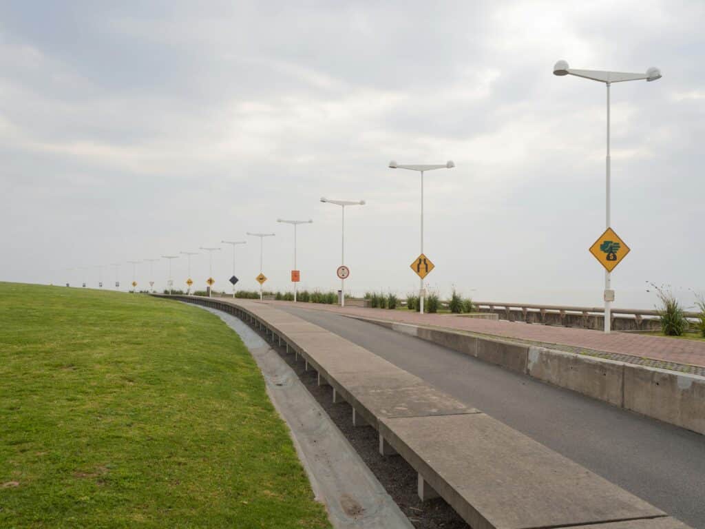 Condiciones de licitación de mobiliario urbano en Benalmádena: suministro de pasarelas